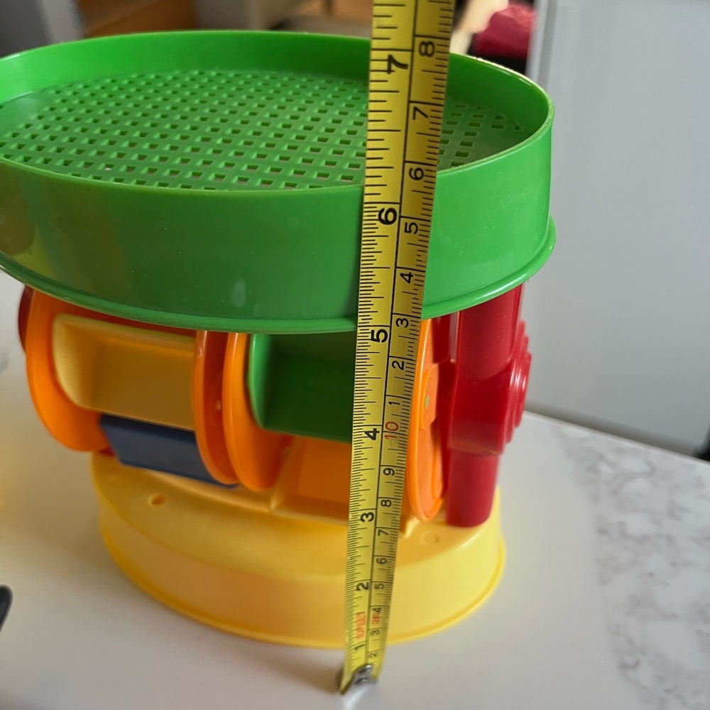 Fabulous water & sand toys. These are smaller in size - great for younger kids - Picture 4 of 12